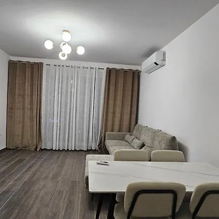 Apartment Free Parking Skanderbeg Square - Spacious Tirana