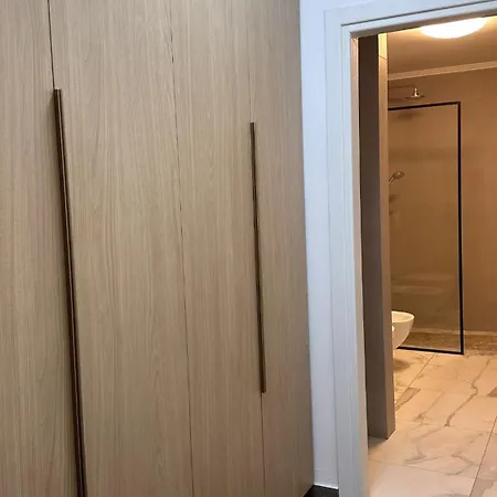 Free Parking Skanderbeg Square - Spacious * 티라나